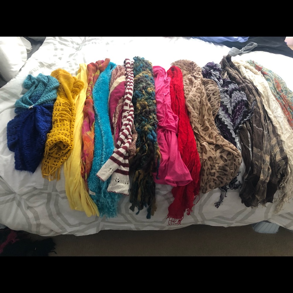 Set of 15 scarves